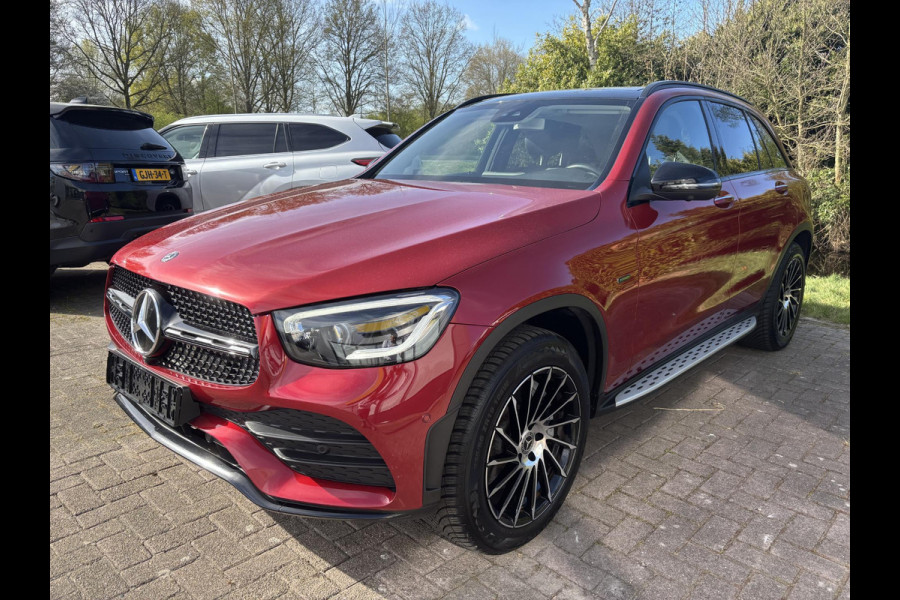 Mercedes-Benz GLC 300e 4MATIC AMG Line | PHEV | Plug-in Hybride | 320pk | Panoramadak | Stoelverwarming | 360 graden camera | Burmester audio