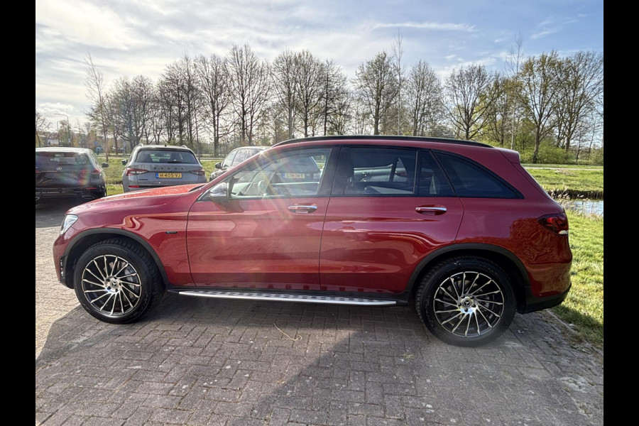 Mercedes-Benz GLC 300e 4MATIC AMG Line | PHEV | Plug-in Hybride | 320pk | Panoramadak | Stoelverwarming | 360 graden camera | Burmester audio