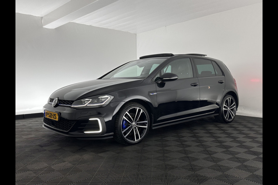 Volkswagen Golf 1.4 TSI PHEV GTE (Plug-in) (INCL-BTW) Aut. *PANO | ADAPTIVE-CRUISE | FULL-LED | DIGI-COCKPIT | BLINDSPOT | HEATED-SPORTSEATS | KEYLESS | NAVI-FULLMAP | AMBIENTLIGHT | SHIFTPADDLES | PRIVACY-GLASS | ECC | PDC | 18''ALU*