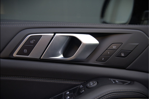 BMW X5 xDrive45e High Executive | Panoramadak | Harman Kardon | Luchtvering | Laser | Adaptive Cruise Control | Keyless | 360 Camera | Head-Up Display | Ambiance Verlichting | M Sport remmen | Memory Seats | Stoelverwarming
