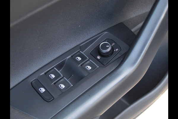 Volkswagen Polo 1.0 TSI Comfortline | Climate Control| Apple Carplay | Cruise Control | Parkeersensoren | Stoelverwarming |