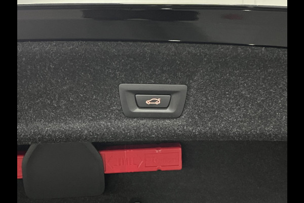 BMW 3-serie 330e M-pakket | Adapt. cruise | Open dak | Trekhaak | Head-up | Stoelverwarming | Sfeerverlichting | Carplay | Leder