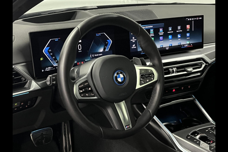 BMW 3-serie 330e M-pakket | Adapt. cruise | Open dak | Trekhaak | Head-up | Stoelverwarming | Sfeerverlichting | Carplay | Leder