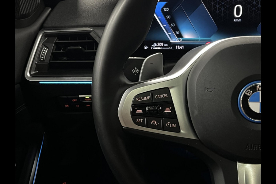 BMW 3-serie 330e M-pakket | Adapt. cruise | Open dak | Trekhaak | Head-up | Stoelverwarming | Sfeerverlichting | Carplay | Leder