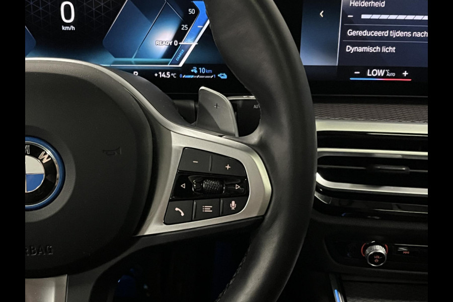 BMW 3-serie 330e M-pakket | Adapt. cruise | Open dak | Trekhaak | Head-up | Stoelverwarming | Sfeerverlichting | Carplay | Leder