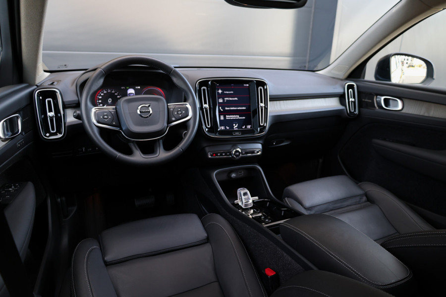 Volvo XC40 1.5 T5 Recharge R-Design | PANO | H&K | MEMORY | 360 | DODE HOEK | KEYLESS | ELEK TREKHAAK |