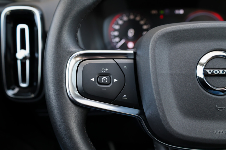 Volvo XC40 1.5 T5 Recharge R-Design | PANO | H&K | MEMORY | 360 | DODE HOEK | KEYLESS | ELEK TREKHAAK |