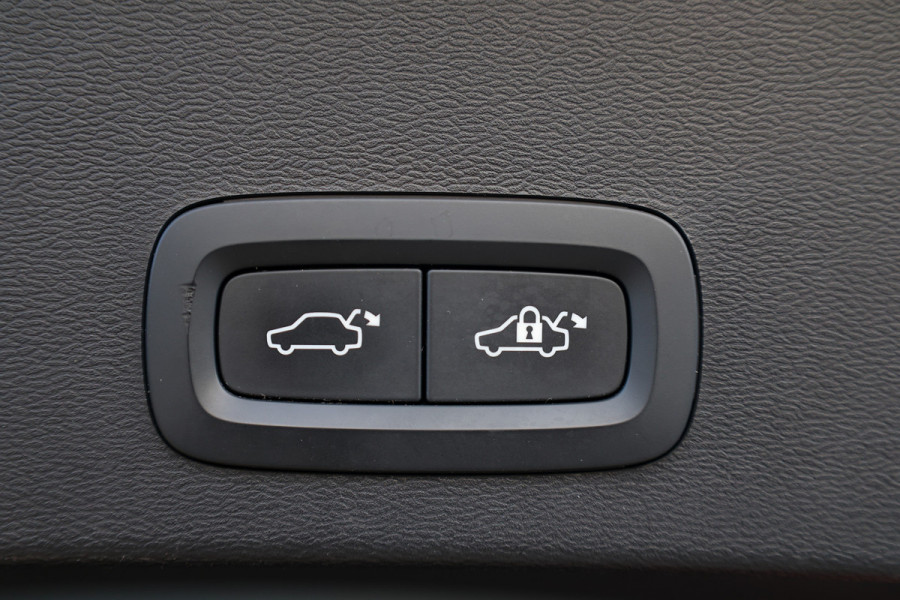 Volvo XC40 1.5 T5 Recharge R-Design | PANO | H&K | MEMORY | 360 | DODE HOEK | KEYLESS | ELEK TREKHAAK |
