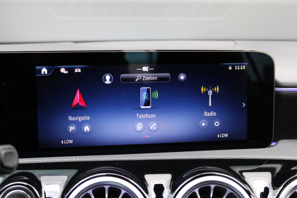 Mercedes-Benz A-Klasse 200 AMG Line | AMG | FACELIFT | KEYLESS | SFEER | CAMERA | ACC | NAVI |