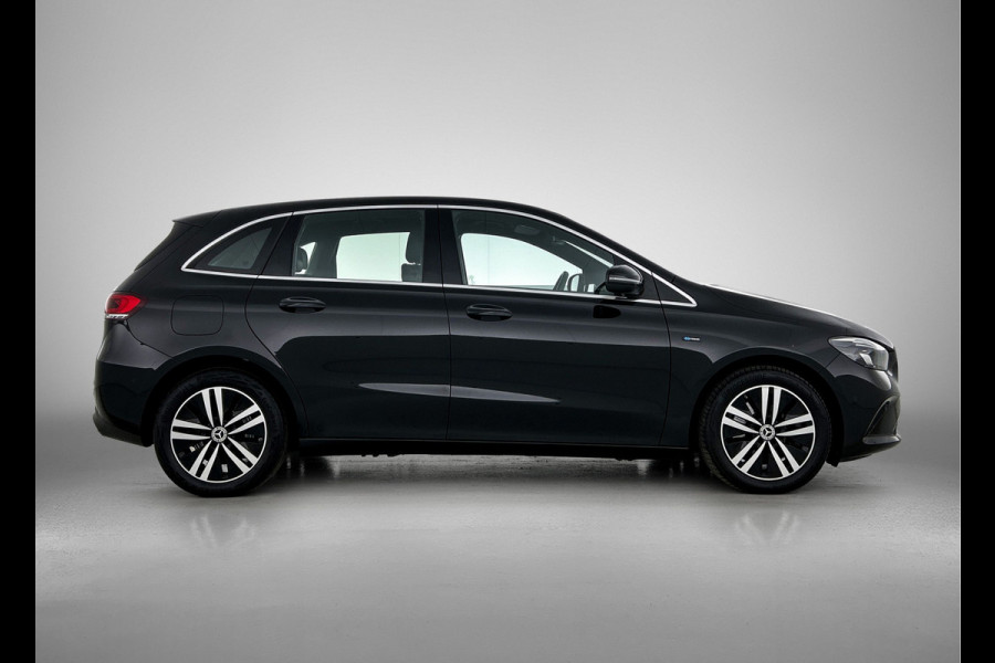 Mercedes-Benz B-Klasse 250 e Plug-In Hybride Trekhaak | Parkeerpakket met achteruitrijcamera | Ledkoplampen | Easy Pack Achterklep | Stoelverwarming. Inclusief 24 maanden MB Certified garantie voor Europa.