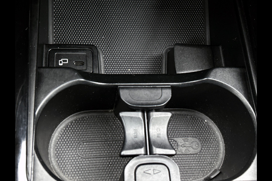 Mercedes-Benz B-Klasse 250 e Plug-In Hybride Trekhaak | Parkeerpakket met achteruitrijcamera | Ledkoplampen | Easy Pack Achterklep | Stoelverwarming. Inclusief 24 maanden MB Certified garantie voor Europa.