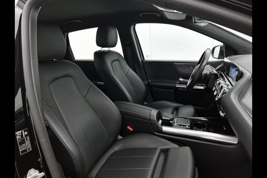 Mercedes-Benz B-Klasse 250 e Plug-In Hybride Trekhaak | Parkeerpakket met achteruitrijcamera | Ledkoplampen | Easy Pack Achterklep | Stoelverwarming. Inclusief 24 maanden MB Certified garantie voor Europa.