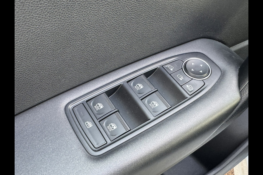 Renault Captur 1.3 TCe 140 Automaat Navigatie Carplay Cruise Verwarmde stoelen Pdc All season