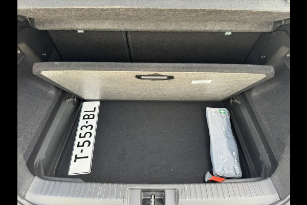 Renault Captur 1.3 TCe 140 Automaat Navigatie Carplay Cruise Verwarmde stoelen Pdc All season