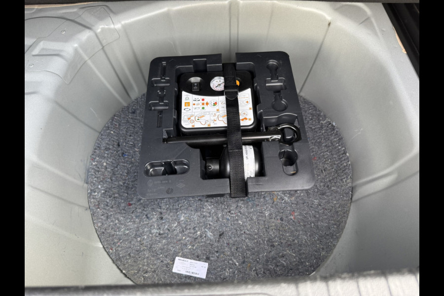 Renault Captur 1.3 TCe 140 Automaat Navigatie Carplay Cruise Verwarmde stoelen Pdc All season