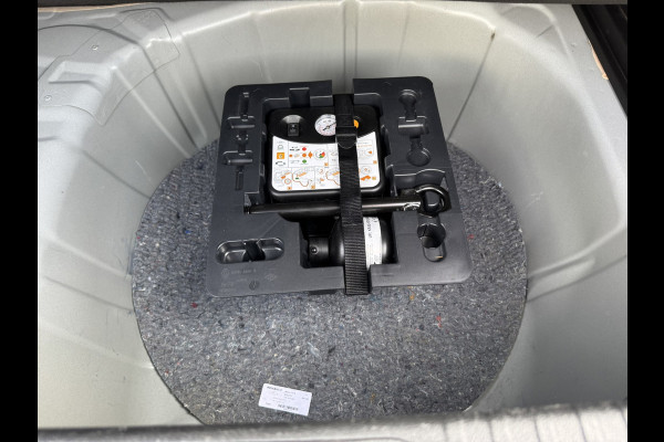 Renault Captur 1.3 TCe 140 Automaat Navigatie Carplay Cruise Verwarmde stoelen Pdc All season