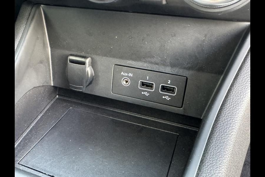 Renault Captur 1.3 TCe 140 Automaat Navigatie Carplay Cruise Verwarmde stoelen Pdc All season