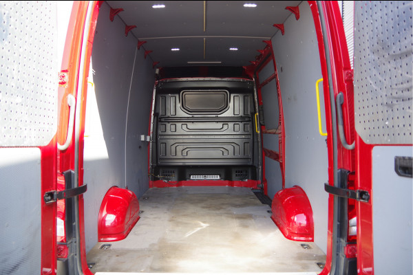 Volkswagen Crafter 35 2.0 TDI L3H3 177PK AUT. LED, TREKHAAK, GEV. ERGO ACTIVE STOEL, ADAPT. CRUISE, STOELVERWARMING, STUUR VERWARMING, STANDKACHEL,
