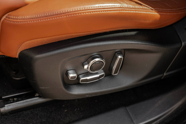 Jaguar E-Pace 2.0 P250 AWD HSE 250 PK Trekhaak Meridian Keyless Camera Leder Memory 21''