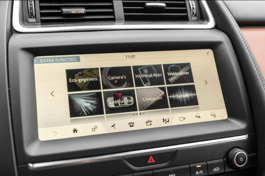 Jaguar E-Pace 2.0 P250 AWD HSE 250 PK Trekhaak Meridian Keyless Camera Leder Memory 21''