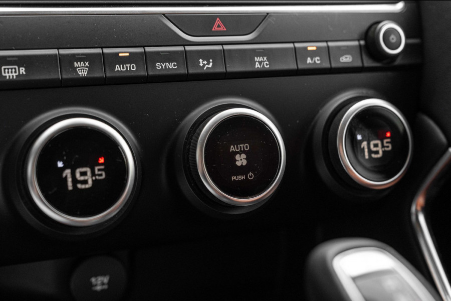 Jaguar E-Pace 2.0 P250 AWD HSE 250 PK Trekhaak Meridian Keyless Camera Leder Memory 21''