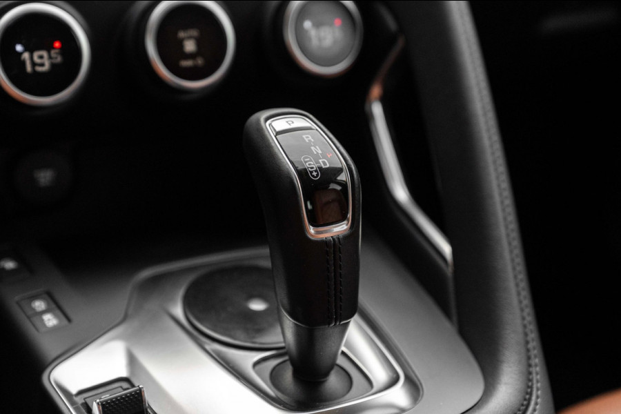 Jaguar E-Pace 2.0 P250 AWD HSE 250 PK Trekhaak Meridian Keyless Camera Leder Memory 21''