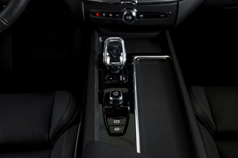 Volvo XC60 2.0 T8 Plug-in-hybrid AWD Polestar Engineered - Facelift MY26 | Elek. trekhaak | S/K-Panodak | Dig.Cockpit | Adapt.Cruise | Harman/Kardon | Stoel+-Stuurverw. | Elek. stoelen | 360 Camera | NAV + App.Connect + NAV | ECC | LM 21" | 9218