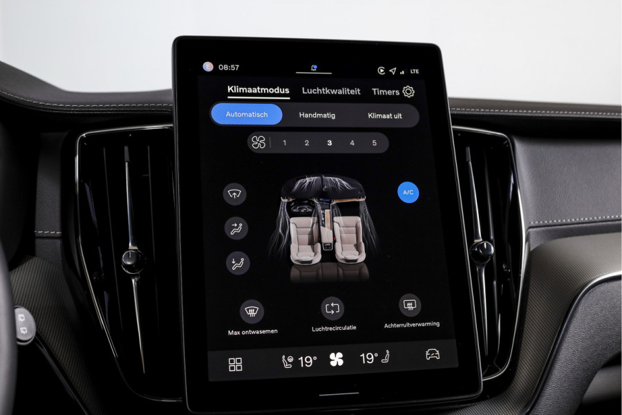 Volvo XC60 2.0 T8 Plug-in hybrid AWD Ultra Black Edition - Facelift MY26 | Luchtvering | Harmon Kardon | S/K Panodak | Dig.Cockpit | Adapt.Cruise | Stoel-+Stuurverw. | 360 Camera | NAV+App.Connect | Auto.Airco | LM 21" | 5090