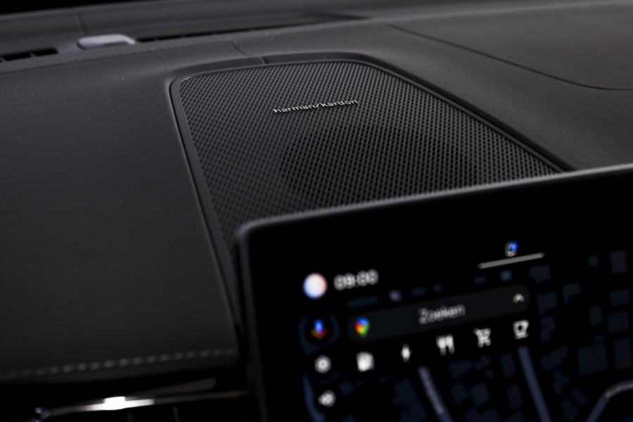 Volvo XC60 2.0 T8 Plug-in hybrid AWD Ultra Black Edition - Facelift MY26 | Luchtvering | Harmon Kardon | S/K Panodak | Dig.Cockpit | Adapt.Cruise | Stoel-+Stuurverw. | 360 Camera | NAV+App.Connect | Auto.Airco | LM 21" | 5090