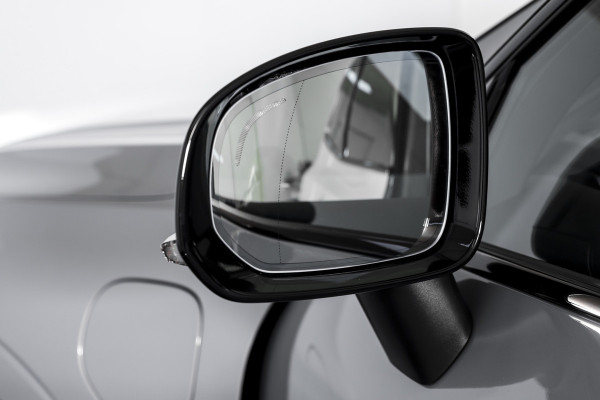 Volvo XC60 2.0 T8 Plug-in hybrid AWD Ultra Black Edition - Facelift MY26 | Luchtvering | Harmon Kardon | S/K Panodak | Dig.Cockpit | Adapt.Cruise | Stoel-+Stuurverw. | 360 Camera | NAV+App.Connect | Auto.Airco | LM 21" | 5090