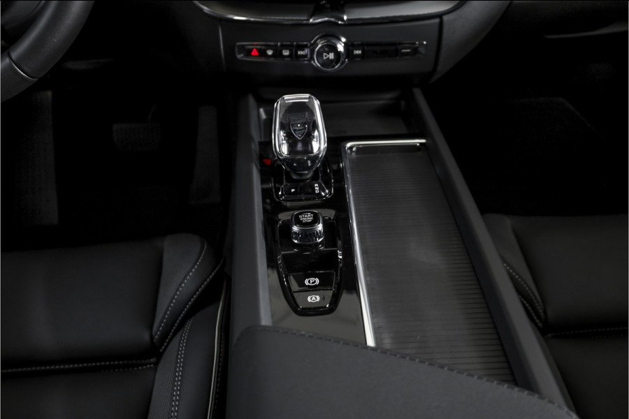 Volvo XC60 2.0 T8 Plug-in hybrid AWD Ultra Black Edition - Facelift MY26 | Luchtvering | Harmon Kardon | S/K Panodak | Dig.Cockpit | Adapt.Cruise | Stoel-+Stuurverw. | 360 Camera | NAV+App.Connect | Auto.Airco | LM 21" | 5090
