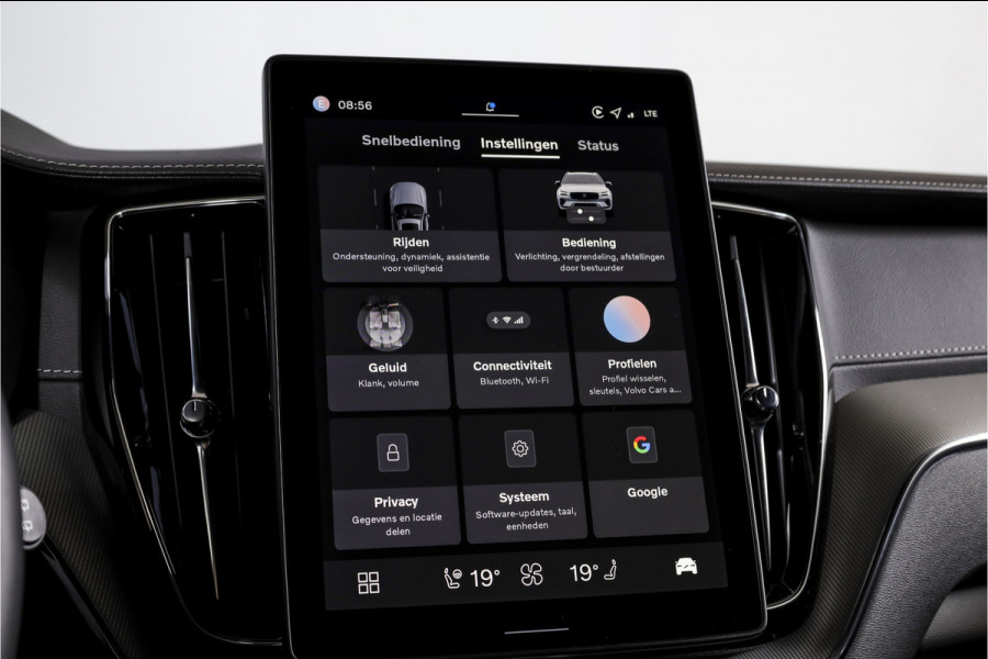 Volvo XC60 2.0 T8 Plug-in hybrid AWD Ultra Black Edition - Facelift MY26 | Luchtvering | Harmon Kardon | S/K Panodak | Dig.Cockpit | Adapt.Cruise | Stoel-+Stuurverw. | 360 Camera | NAV+App.Connect | Auto.Airco | LM 21" | 5090