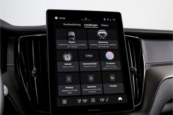 Volvo XC60 2.0 T8 Plug-in hybrid AWD Ultra Black Edition - Facelift MY26 | Luchtvering | Harmon Kardon | S/K Panodak | Dig.Cockpit | Adapt.Cruise | Stoel-+Stuurverw. | 360 Camera | NAV+App.Connect | Auto.Airco | LM 21" | 5090