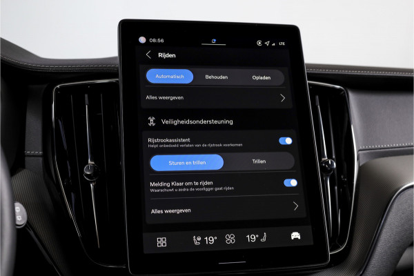 Volvo XC60 2.0 T8 Plug-in hybrid AWD Ultra Black Edition - Facelift MY26 | Luchtvering | Harmon Kardon | S/K Panodak | Dig.Cockpit | Adapt.Cruise | Stoel-+Stuurverw. | 360 Camera | NAV+App.Connect | Auto.Airco | LM 21" | 5090