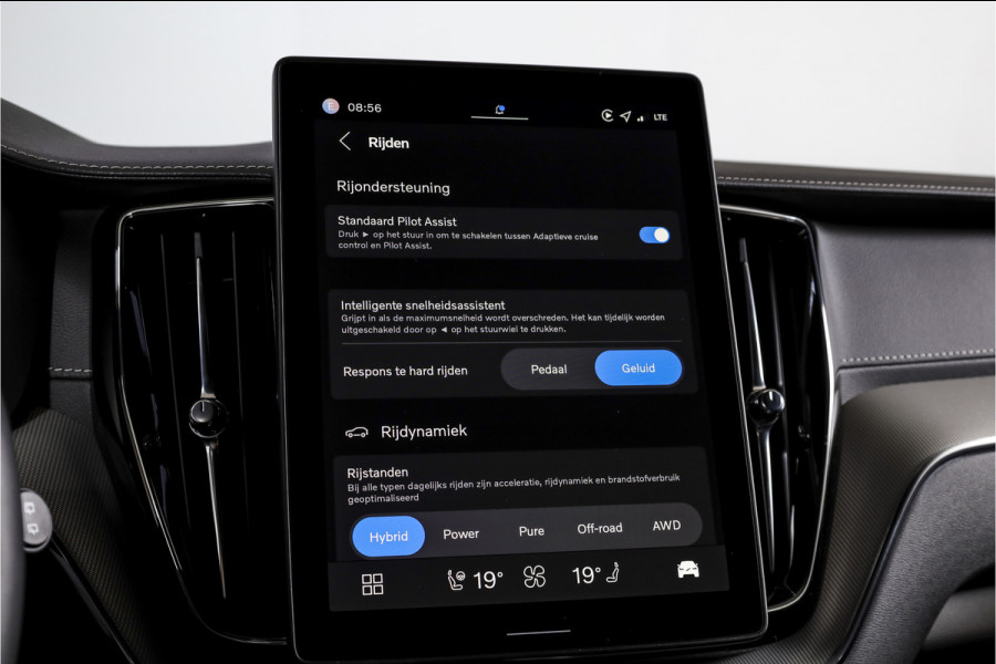 Volvo XC60 2.0 T8 Plug-in hybrid AWD Ultra Black Edition - Facelift MY26 | Luchtvering | Harmon Kardon | S/K Panodak | Dig.Cockpit | Adapt.Cruise | Stoel-+Stuurverw. | 360 Camera | NAV+App.Connect | Auto.Airco | LM 21" | 5090