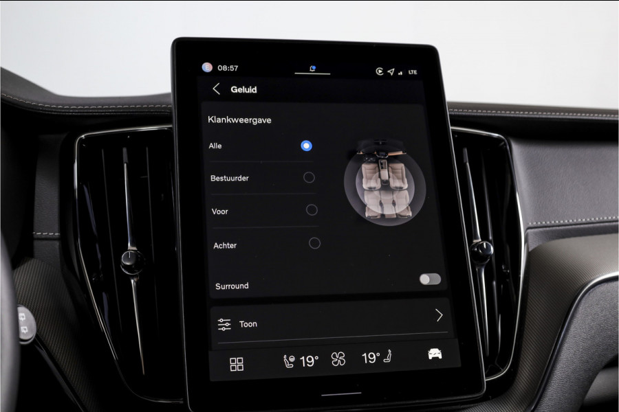 Volvo XC60 2.0 T8 Plug-in hybrid AWD Ultra Black Edition - Facelift MY26 | Luchtvering | Harmon Kardon | S/K Panodak | Dig.Cockpit | Adapt.Cruise | Stoel-+Stuurverw. | 360 Camera | NAV+App.Connect | Auto.Airco | LM 21" | 5090