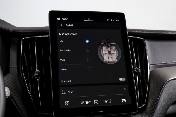 Volvo XC60 2.0 T8 Plug-in hybrid AWD Ultra Black Edition - Facelift MY26 | Luchtvering | Harmon Kardon | S/K Panodak | Dig.Cockpit | Adapt.Cruise | Stoel-+Stuurverw. | 360 Camera | NAV+App.Connect | Auto.Airco | LM 21" | 5090