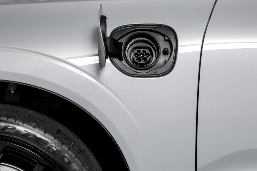 Volvo XC60 2.0 T8 Plug-in hybrid AWD Ultra Black Edition - Facelift MY26 | Luchtvering | Harmon Kardon | S/K Panodak | Dig.Cockpit | Adapt.Cruise | Stoel-+Stuurverw. | 360 Camera | NAV+App.Connect | Auto.Airco | LM 21" | 5090