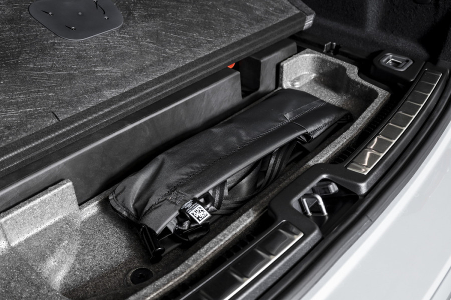 Volvo XC60 2.0 T8 Plug-in hybrid AWD Ultra Black Edition - Facelift MY26 | Luchtvering | Harmon Kardon | S/K Panodak | Dig.Cockpit | Adapt.Cruise | Stoel-+Stuurverw. | 360 Camera | NAV+App.Connect | Auto.Airco | LM 21" | 5090