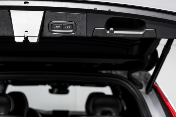 Volvo XC60 2.0 T8 Plug-in hybrid AWD Ultra Black Edition - Facelift MY26 | Luchtvering | Harmon Kardon | S/K Panodak | Dig.Cockpit | Adapt.Cruise | Stoel-+Stuurverw. | 360 Camera | NAV+App.Connect | Auto.Airco | LM 21" | 5090