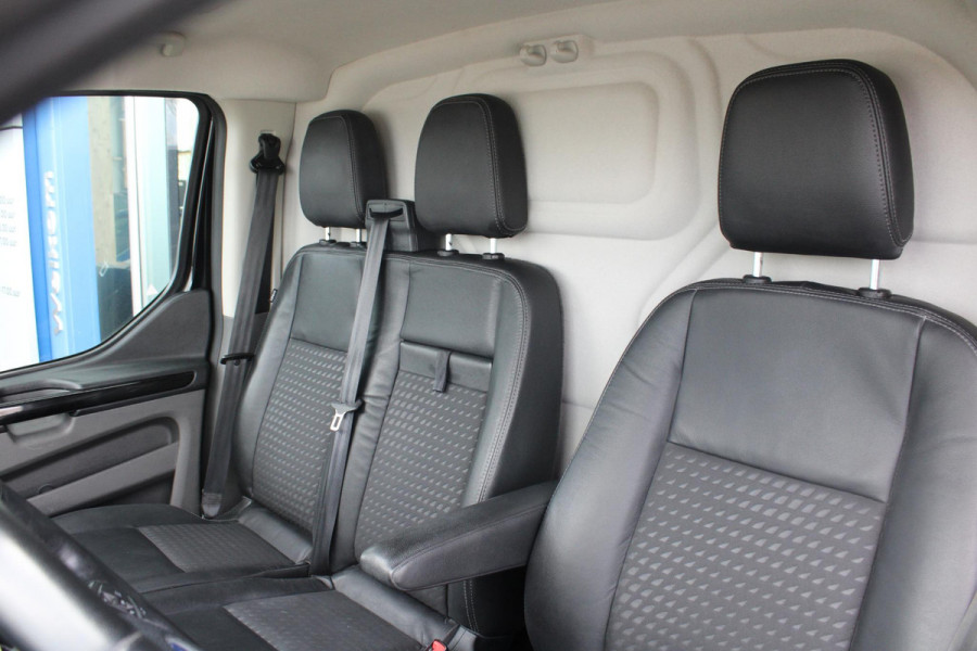 Ford Transit Custom 320 2.0 TDCI L2H1 Sport | Dealeronderhouden | Automaat | Stoelverwarming | Camera | Airco | Navigatie | BLIS | Parkeersensoren |