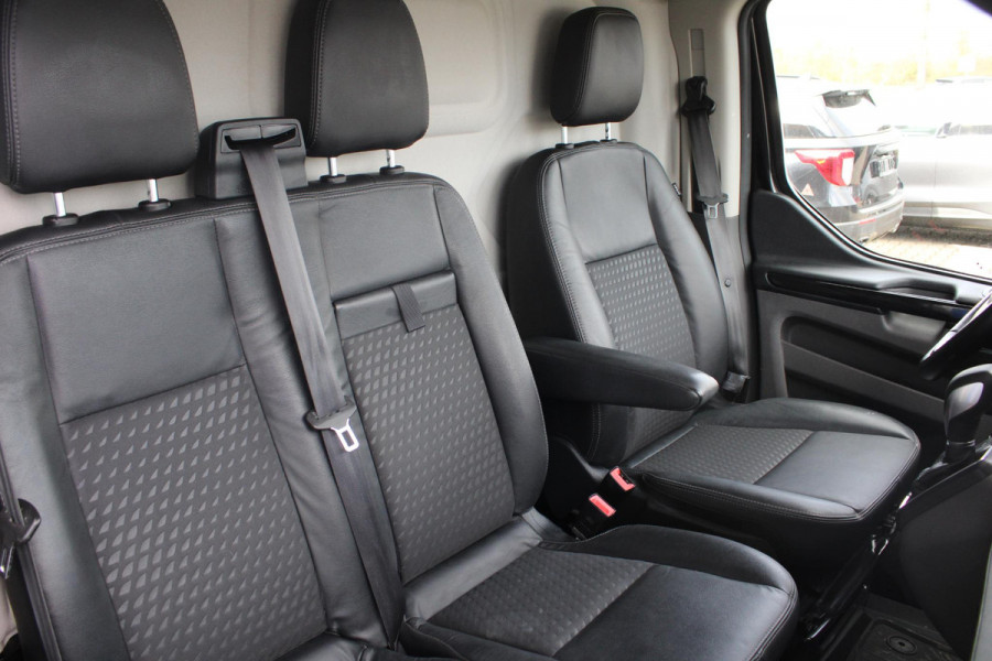 Ford Transit Custom 320 2.0 TDCI L2H1 Sport | Dealeronderhouden | Automaat | Stoelverwarming | Camera | Airco | Navigatie | BLIS | Parkeersensoren |