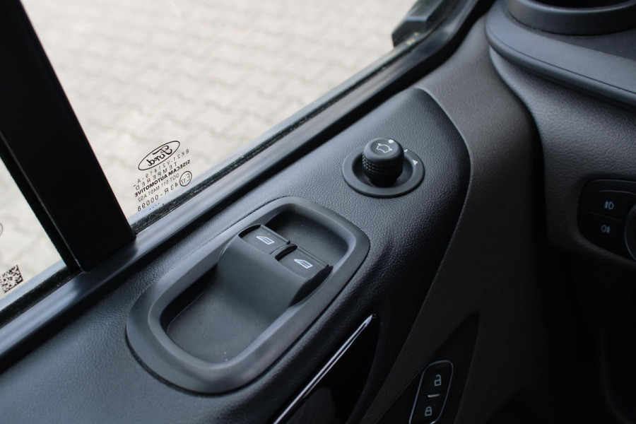 Ford Transit Custom 320 2.0 TDCI L2H1 Sport | Dealeronderhouden | Automaat | Stoelverwarming | Camera | Airco | Navigatie | BLIS | Parkeersensoren |