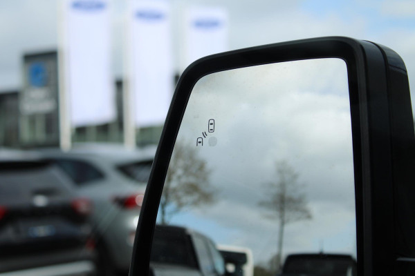 Ford Transit Custom 320 2.0 TDCI L2H1 Sport | Dealeronderhouden | Automaat | Stoelverwarming | Camera | Airco | Navigatie | BLIS | Parkeersensoren |