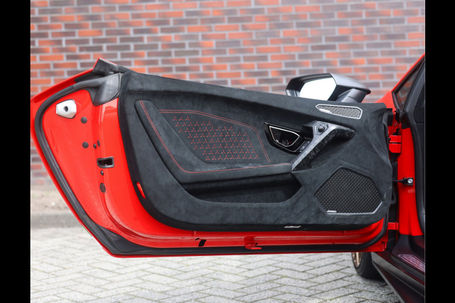 Lamborghini Huracan 5.2 V10 Performante Spyder | Misano Red - Sensonum