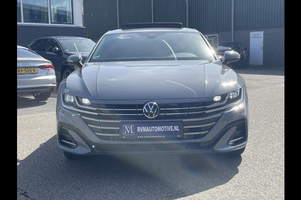 Volkswagen Arteon Shooting Brake 1.4 TSI eHybrid R-Line BINNEN + BUITEN PANO| NAPPALEDER SPORTSTOELEN| ELEK. STOEL MET MEMORY| ELEK. ACHTERKLEP| ACHTERBANK VERWARMD| CAMERA| STOELVERWARMING| CARPLAY| DODE HOEK SENSOR