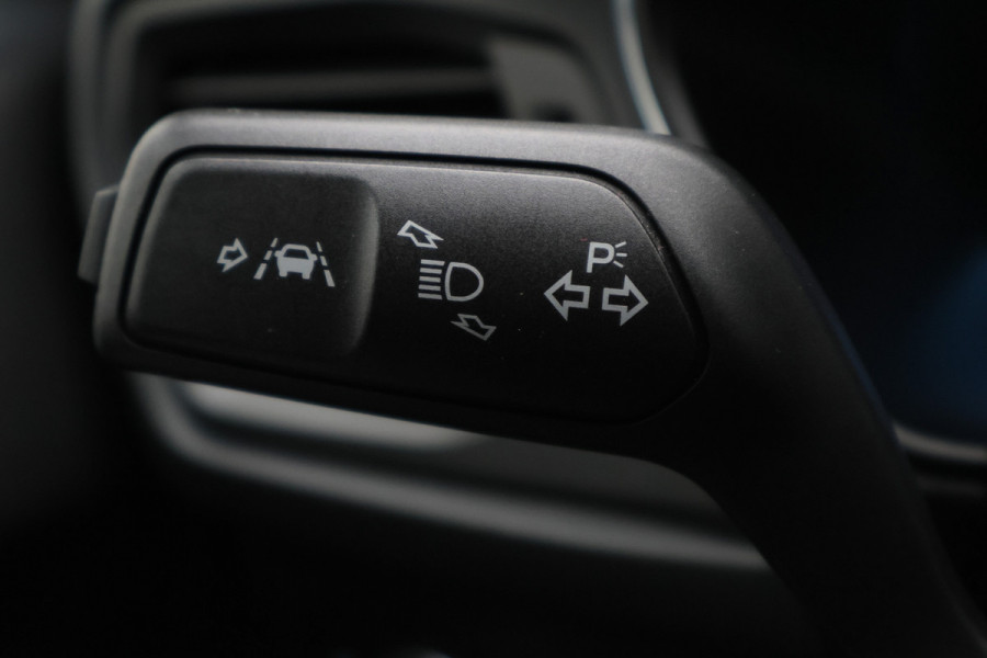 Ford FOCUS Wagon 1.0 EcoBoost Titanium Business Climate, Winterpakket, Apple Carplay, Cruise, PDC, Sportstoelen, 16''