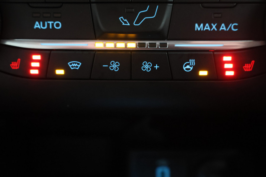 Ford FOCUS Wagon 1.0 EcoBoost Titanium Business Climate, Winterpakket, Apple Carplay, Cruise, PDC, Sportstoelen, 16''