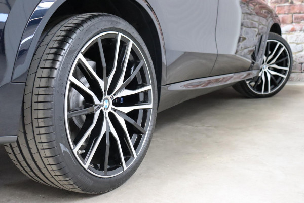 BMW X5 xDrive45e High Executive M Sport Pakket Automaat / Live Cockpit Professional / Head-Up Display / Driving Assistant Professional / Warmtecomfortpakket / Stoelventilatie / Luchtvering / 22 Inch / Panoramadak / M Sportremsysteem / Adaptieve LED-koplamp / Comfortstoelen / Shadow Line