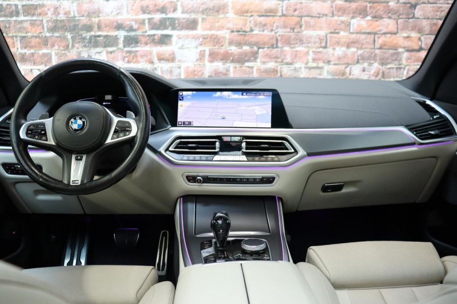 BMW X5 xDrive45e High Executive M Sport Pakket Automaat / Live Cockpit Professional / Head-Up Display / Driving Assistant Professional / Warmtecomfortpakket / Stoelventilatie / Luchtvering / 22 Inch / Panoramadak / M Sportremsysteem / Adaptieve LED-koplamp / Comfortstoelen / Shadow Line